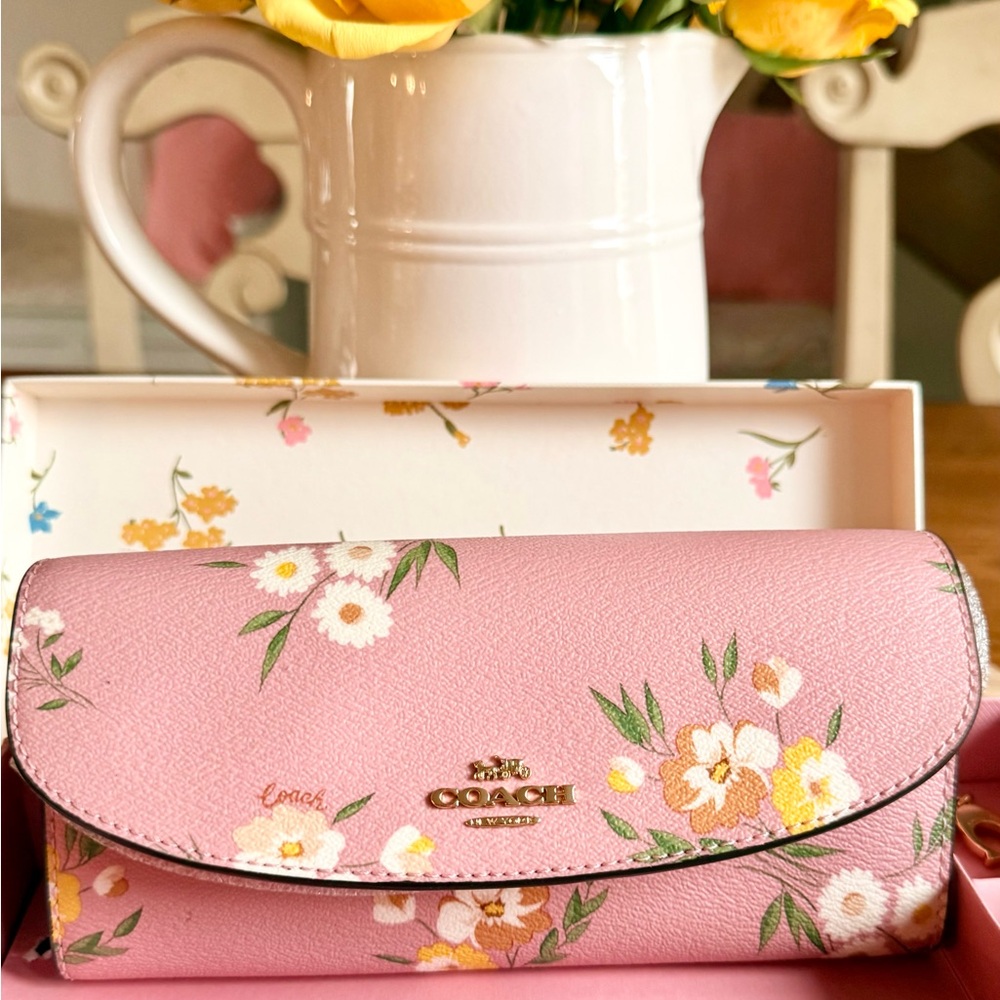 Coach Pink Floral Women's Wallet🌸 A Spring Bouquet! 🌷🌼🌺